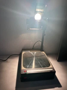 3M PORTABLE OVERHEAD PROJECTOR - Picture 1 of 6