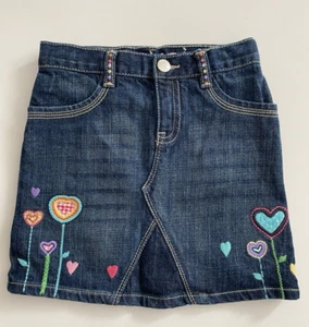 Baby Gap Girls Denim Jeans Skirt Dark Wash Embroidered Hearts Size 5 years NEW - Picture 1 of 2