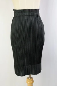Falda negra PLEATS PLEASE ISSEY MIYAKE 148 9387 - Imagen 1 de 6