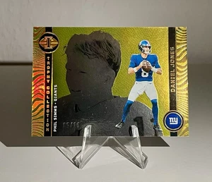 2023 Panini Illusions NFL Trophy Collection TC-42 Daniel Jones Phil Simms /10 - Bild 1 von 3