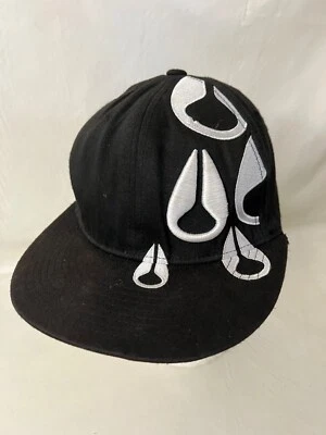 Gorra NIXON by Yupoong Para Hombre S/M Negra Flexfit Estampado Bordado Foto 1 de 4