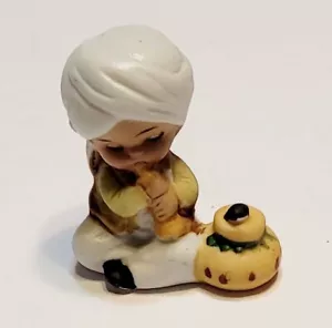 Statuina vintage in ceramica miniatura serpente incantatore ragazzo alta 2,25" - Foto 1 di 6