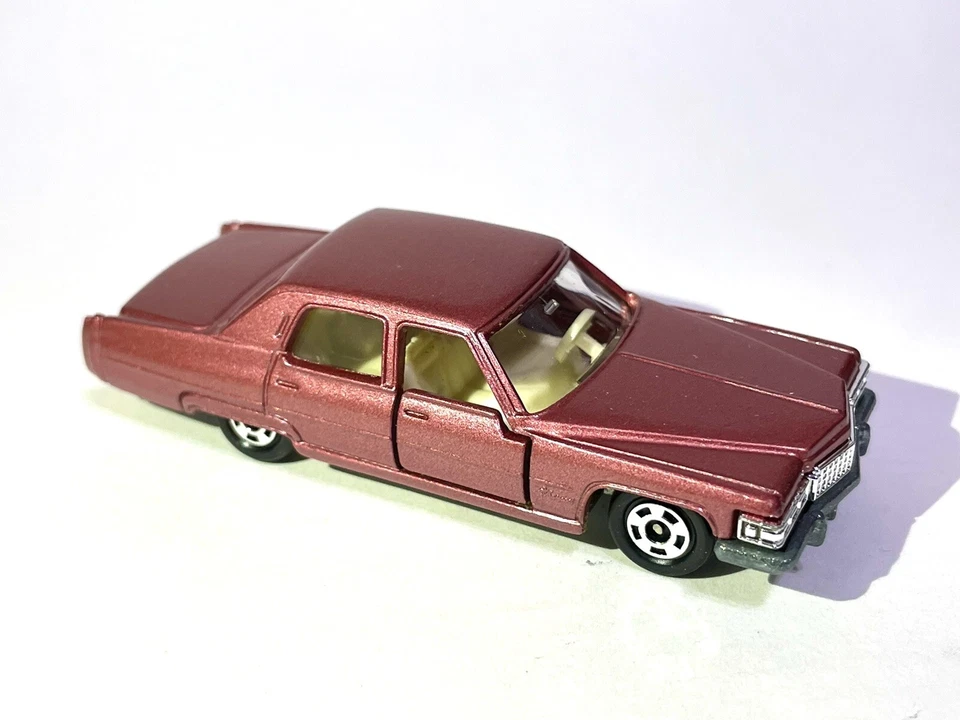 Coches de bolsillo de colección Cadillac Fleetwood Brougham No. Tomy F2 1:77 1974 🚨 Nuevo Foto 1 de 4