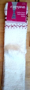 (NWT) Carnival Ladies Super Soft Slipper Socks One Size FUZZY WHITE RED FREESHIP - Picture 1 of 4