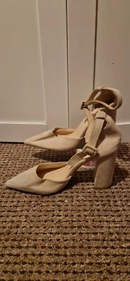 Tacones bloque con hebilla Boohoo nude talla 6 Foto 1 de 4