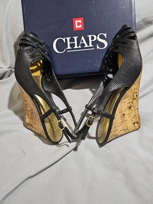 NUEVO CON ETIQUETAS CHAPS RANNA TALLA 9 B CUÑA DE CORCHO CON CORDONES ZAPATOS DE PIEL DE SERPIENTE NEGROS TACONES DE 3,5" Foto 1 de 4