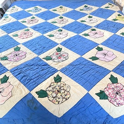 Vtg. 1940's Blue Cream Large Appliqué Embroidered Floral Check Diamond Quilt Foto 1 de 4