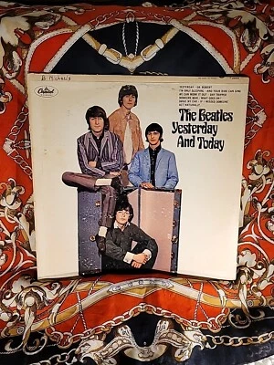 THE BEATLES Yesterday and Today TRUNK Cover '66  Mono Scranton - Image 1 of 4