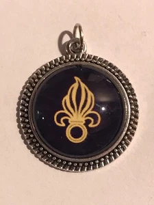PENDENTIF MÉDAILLON Métal Argenté Vieilli 25mm Légion Étrangère Légionnaire - Picture 1 of 3