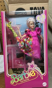 Extraña Barbie La Película Muñeca Oficial Mattel NUEVA EN CAJA DE ENVÍO ORIGINAL - AGOTADA - Imagen 1 de 3