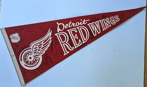 1979-80 Detroit Red Wings Autographed Pennant Huber,Larson,Nedomansky!