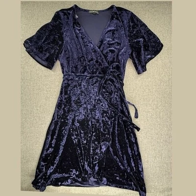 Vestido Derek Corazón Envolvente Terciopelo Corbata Cinturón Bajo Cuello en V Color Púrpura Buish Plus 2X Foto 1 de 4