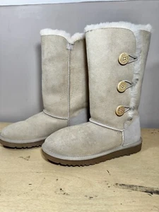 UGG Bailey Button Triplet II Chestnut Fell Stiefel Damengröße 5 **PASST WIE 5,5-6* - Bild 1 von 12