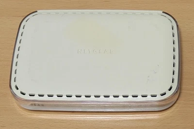 Netgear FS608 v3 8 Port Switch 10/100 Mbps Plug and Play - Bild 1 von 2