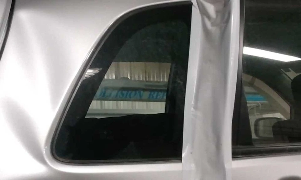 Estación de vidrio cuarto derecho pasajero Wgn se adapta 02-07 AERIO 256076 Foto 1 de 4