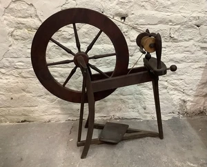 VINTAGE WOODEN SPINNING SPINNERS WHEEL - PICK UP ONLY - Picture 1 of 7