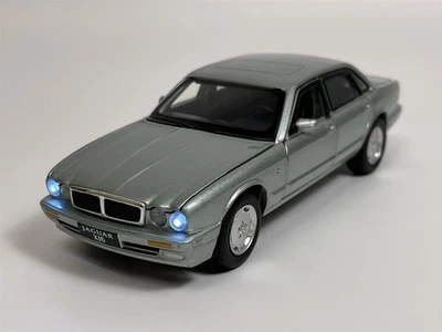Jaguar XJ6 LHD Seafrost Light & Sound 1:32 Scale 32110017 - Image 1 of 4