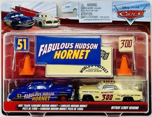 Disney Pixar Cars Dirt Track Fabulous Hudson Hornet & Heyday Leroy Heming Paquete de 2 - Imagen 1 de 2