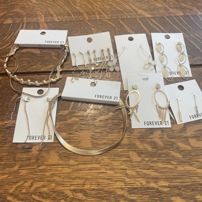 Novo Lote de 8 Brincos e Colares Forever21 Todos Novos Com Etiquetas Douradas - Imagem 1 de 4