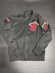 Größe Medium Pro Standard NBA Miami Heat durchgehender Reißverschluss gepatchte Trainingsjacke neu mit Etikett - Bild 1 von 9