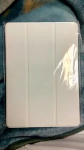 iPad Smart Cover (bisagra de aluminio para alineación automática) - Imagen 1 de 4
