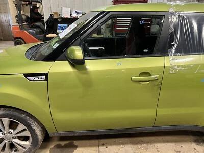 14-19 KIA SOUL 4 DR DRIVER LEFT FRONT POWER DOOR ACID GREEN PAINT AE3 - Image 1 of 4