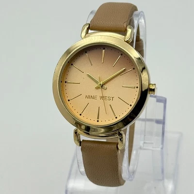 Reloj analógico para mujer NINE WEST 9W tono dorado esfera ombre 36 mm, correa marrón, nuevo con etiquetas/2288 Foto 1 de 4