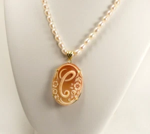 COLLANA DI PERLE E CIONDOLO IN ARGENTO CON CAMMEO CORNEOLA LETTERA C AGLN  0194 - Foto 1 di 4