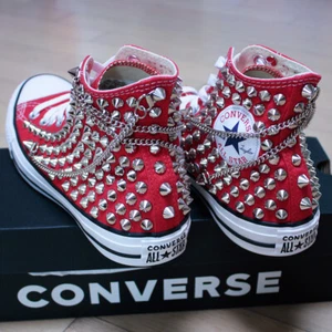 Genuino CONVERSE Rojo con pernos y cadenas All-star Chuck Taylor Tenis Sheos - Imagen 1 de 10