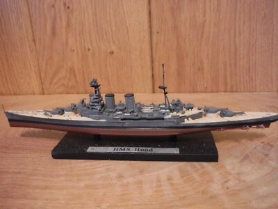 Atlas Editions HMS Haube auf Sockel  - Bild 1 von 3
