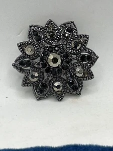 Broche prendedor estilo vintage floral negro estrás - Imagen 1 de 4