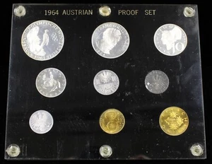 Juego de prueba de los Juegos Olímpicos de Invierno 1964 Innsbruck Austria en soporte de plástico capital 62414 - Imagen 1 de 4