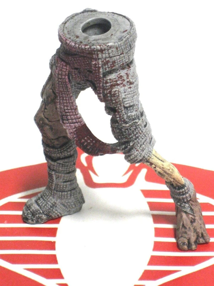 McFarlane's Monsters 玩具套件妈咪 2.5 英寸下腿 1998 年可动人偶零件 — 第 1/1 张图片