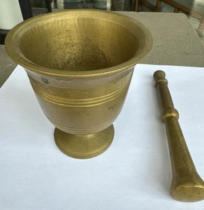 Mortero y mortero de boticario de latón macizo pesado de colección - Imagen 1 de 4