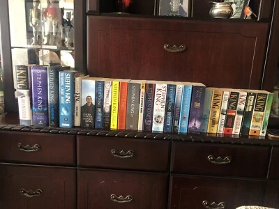 25 x Stephen King 📕 Cujo/Under the Dome/Insomnia/IT/Dead Zone/Mr Mercedes/Later - Image 1 of 4