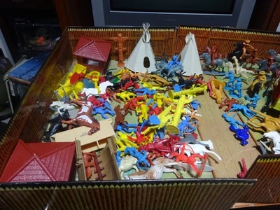 MARX CARRY ALL CASE, FORT APACHE, - Image 1 of 4