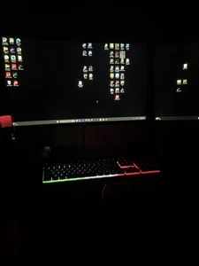 Gaming PC Full Setup Monitor, Keyboard, Mouse, Wrist Pad - Bild 1 von 9