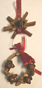 Wooden Pinecone Cinnamin Sticks Christmas Ornament Ribbon Circle & Star 2 Incl - Picture 1 of 6