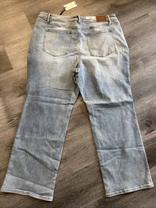 Judy Blue Womens 24W Medium Light Wash High Waist Retro Wide Fit Jeans NWT - Picture 1 of 11