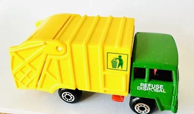 1:87 1979 MATCHBOX SUPERFAST REFUSE GARBAGE TRUCK MADE IN CHINA - Image 1 of 4
