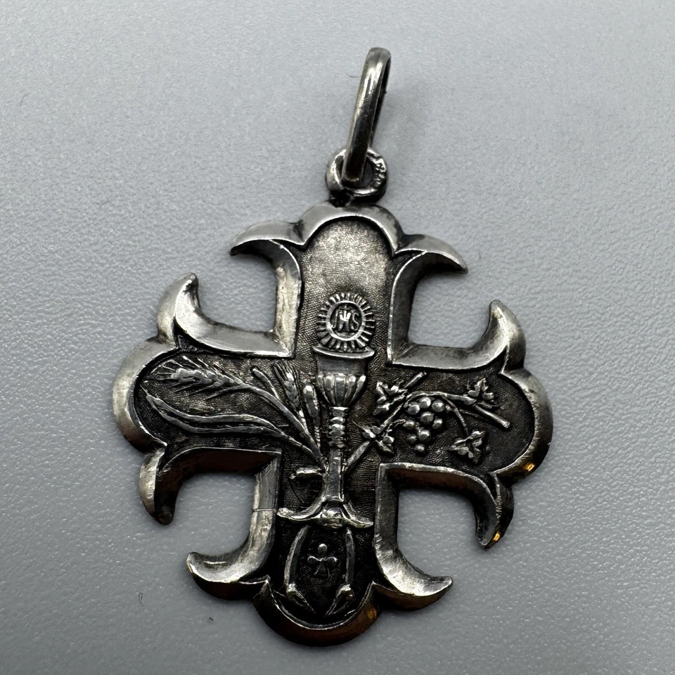 Medaille religieuse ancienne " Calice " - argent massif - Photo 1/1