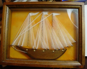 Vintage String Art Segelschiff im 13 x 10 Zoll Shadow Box Rahmen - Bild 1 von 2
