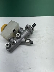 2002-2004 Nissan Pathfinder Brake Master Cylinder Centric 34177QK OEM - Picture 1 of 9