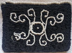 VINTAGE HAND MADE BEADED CHANGE PURSE BLACK & WHITE BEADS 5.25"x3.75" - Picture 1 of 5