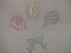 QUILTEX Baby Boy Girl White 3 Balloons Blanket ACRYLIC UNION MADE in USA EUC - Picture 1 of 5