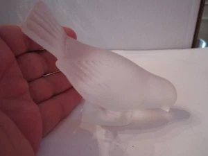 LALIQUE FROSTED DOVE BENDING DOWN - 4 7/8" LONG - VP - Picture 1 of 3