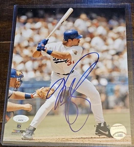 Mike Piazza signed 8x10 picture. Comes with JSA Authentication. - Picture 1 of 3