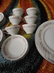 30 PCS - 5 Setting Teahouse Rose Dansico Collection Fine China Set - EXCELLENT! - Picture 1 of 4