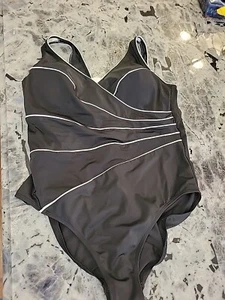 DELIMIRA Women's One Pcs 18Plus  Swimsuit Tummy Control Swimwear NWt Black+white - Picture 1 of 7
