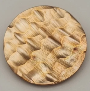 Brauner Perlmutt Ösen-Knopf 18-30 mm Ziselierung / Mother-of-Pearl Button E40 - Bild 1 von 9